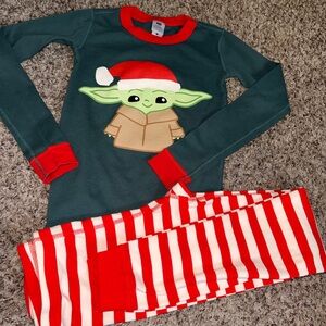 Hanna Andersson Star Wars Yoda holiday pajamas. Size 150/12. 100% organic cotton
